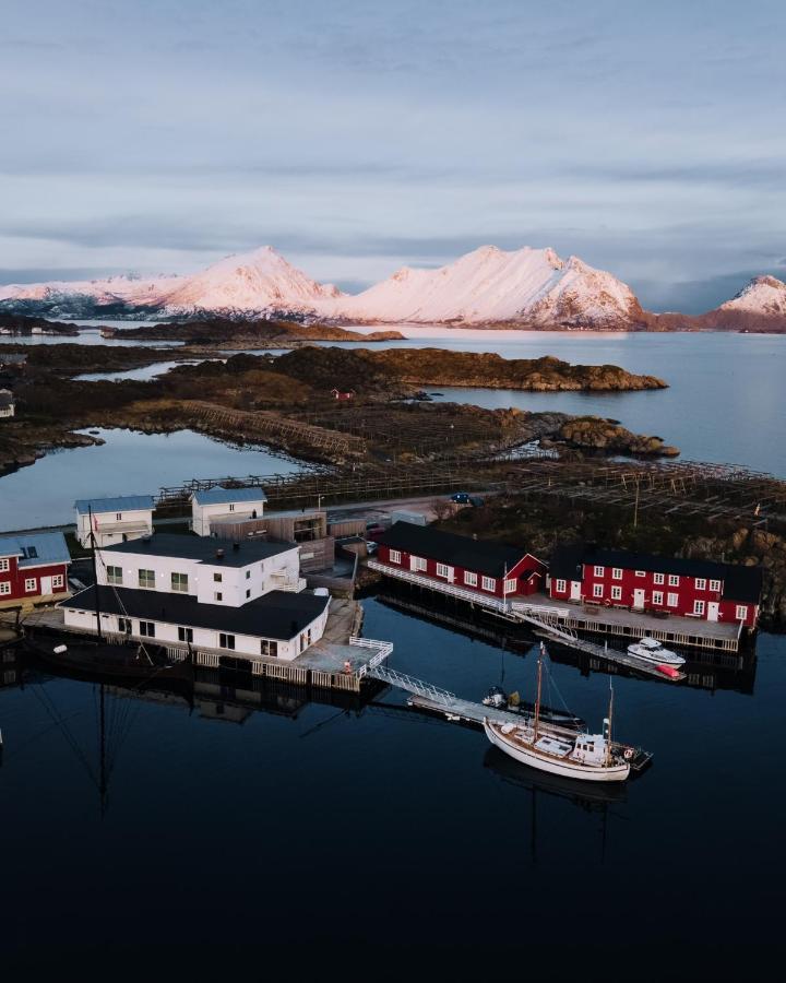 Hotel Solsiden Brygge Rorbuer Ballstad Esterno foto